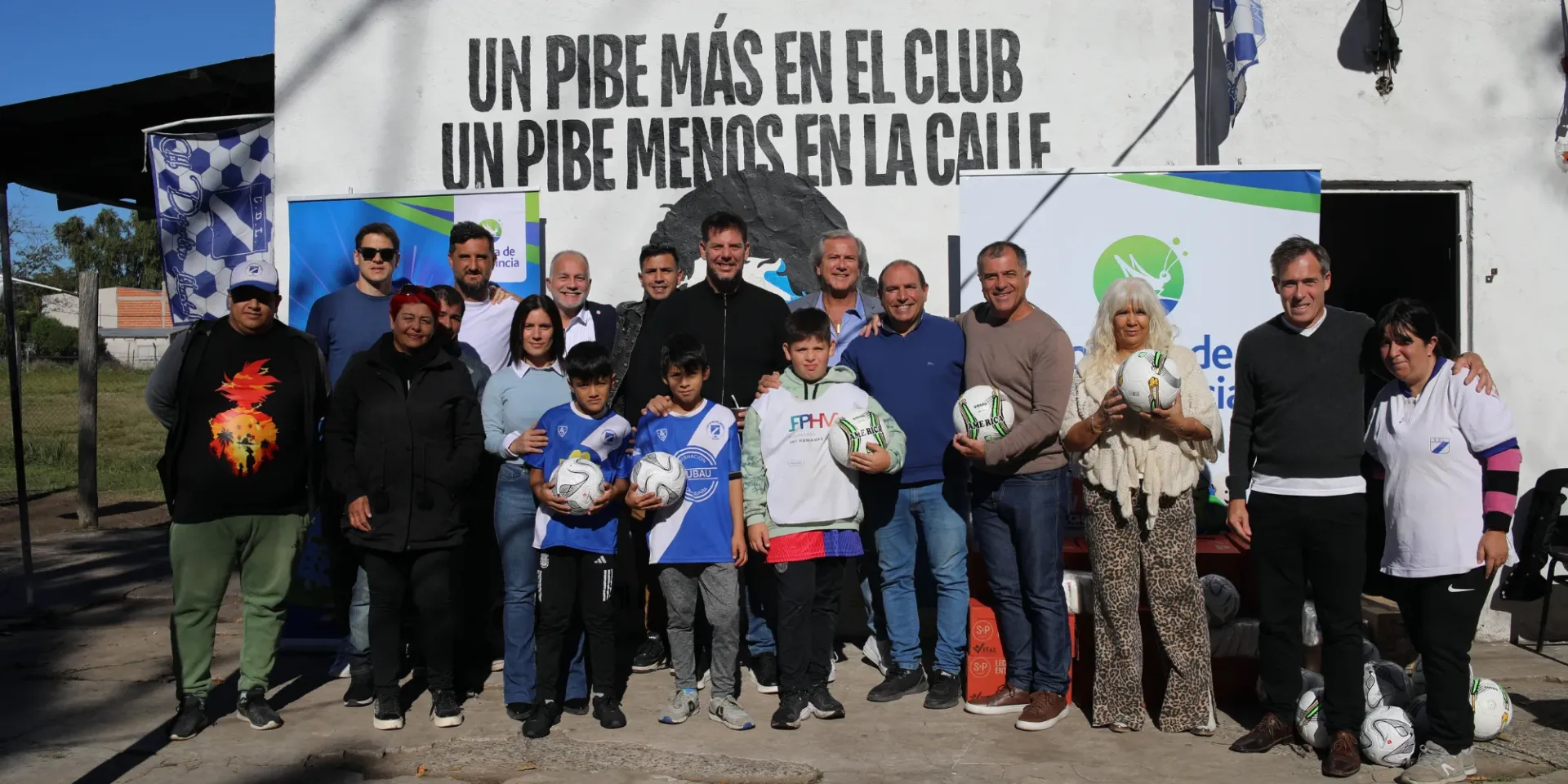 Reunión autoridades y socios Club Libertad