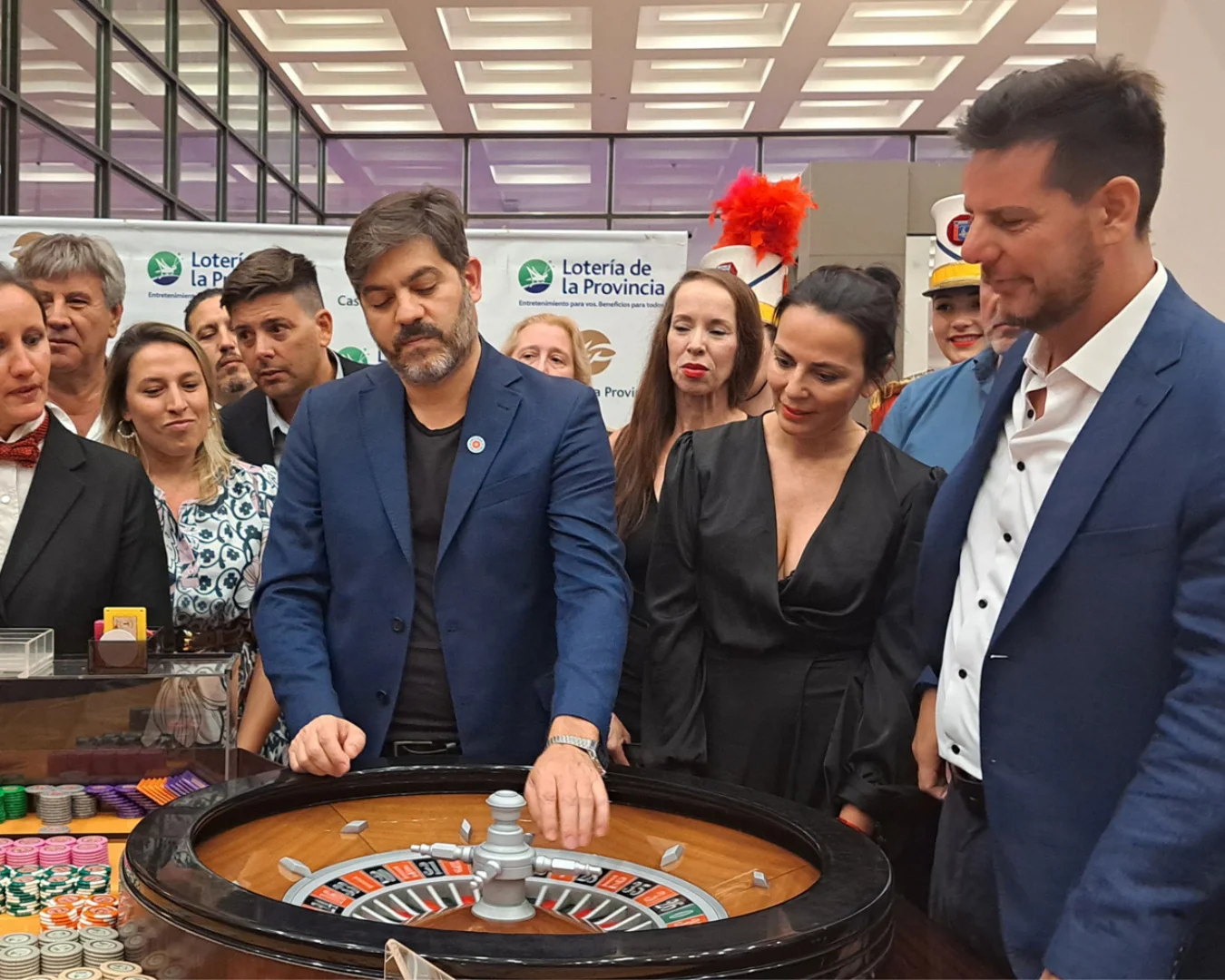 Bianco lanza la primera bola en Mar del Plata