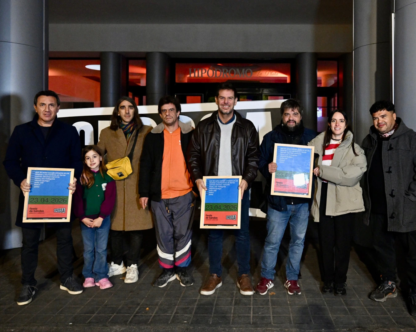 Gonzalo Atanasof y Mariano Cowen entregan reconocimiento a los organizadores